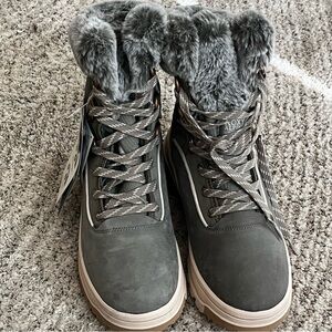 NWT Roxy Alpine Collection Faux Fur Lined Waterproof Boots in Green - Size 9.5